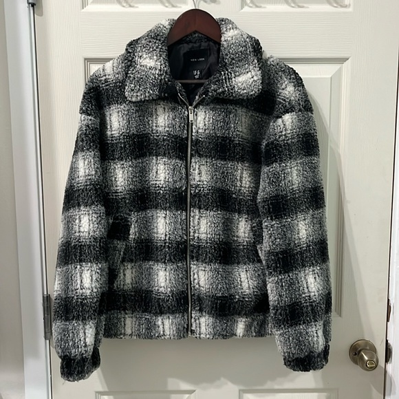 Black and gray check coat - Picture 2 of 9